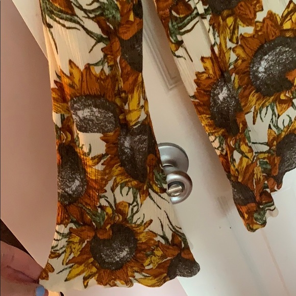 Umgee Sunflower Top 🌻 - Picture 3 of 4